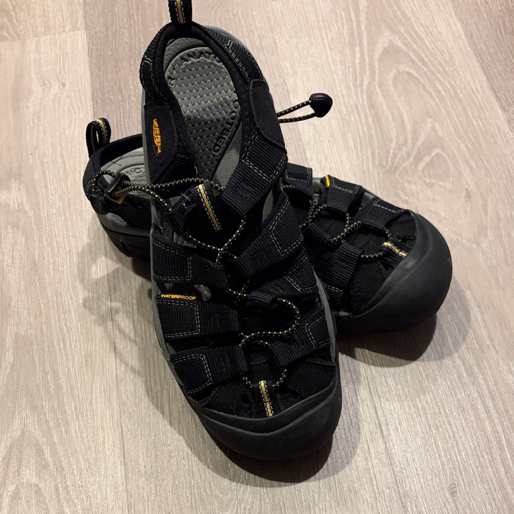 Keen Black and Yellow Adventure Sandals LIKE NEW!!